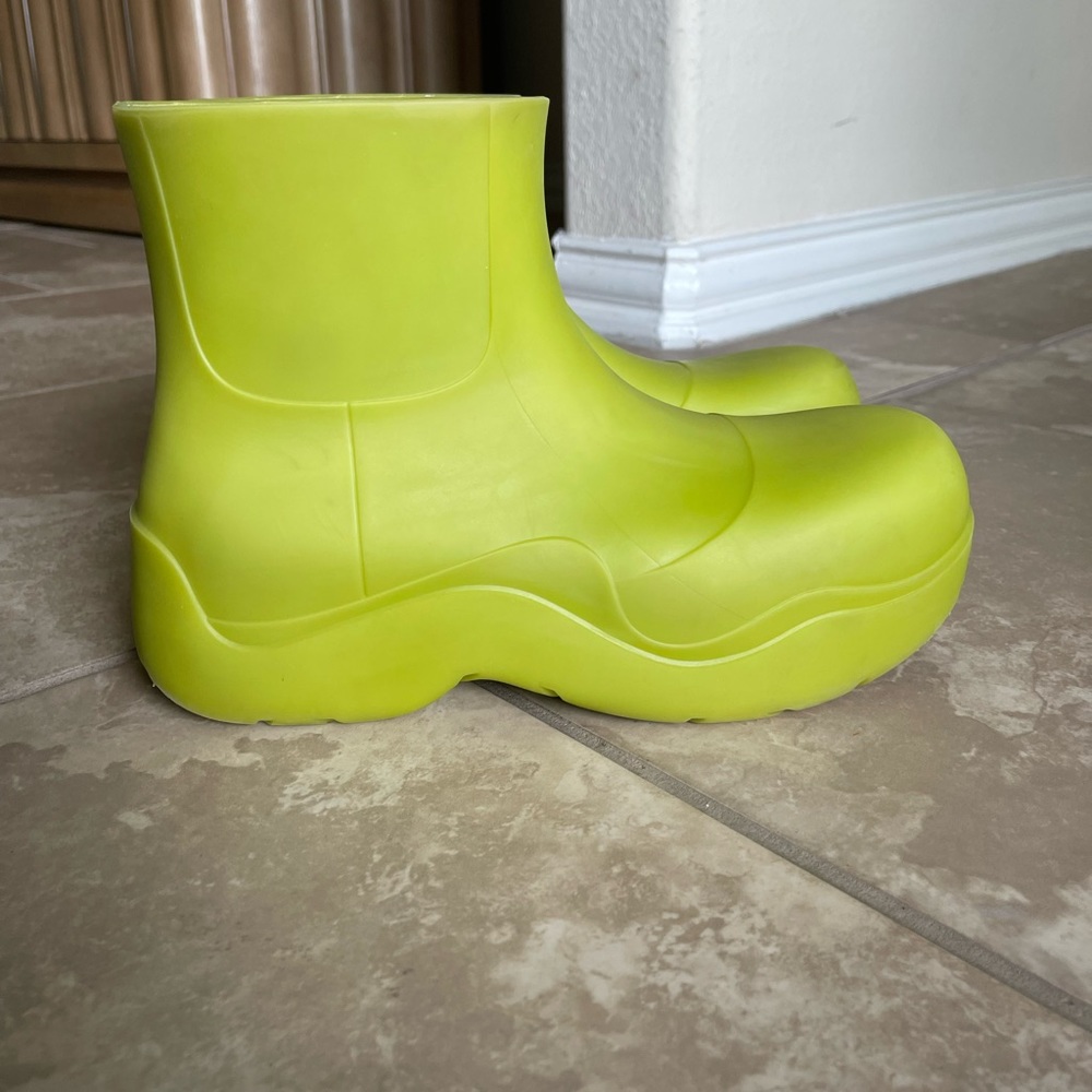 😍Authentic Women’s Bottega Veneta puddle Rain boots